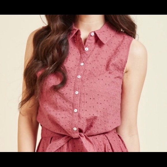 Modcloth Tops - ModCloth Eyelet Button-Down Crop Top XL